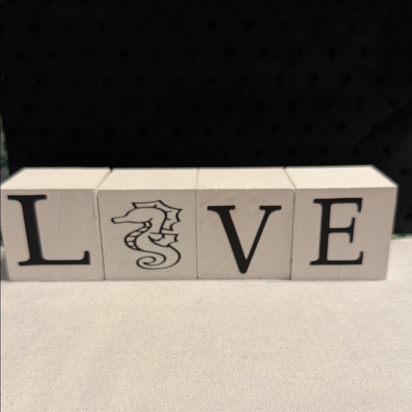 White Block Decor with 4 Designs and 4 words - Picture 4 of 13